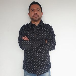 Camisa para Hombre GO Rb en Chalis Cuadros Negros con Manga Larga
