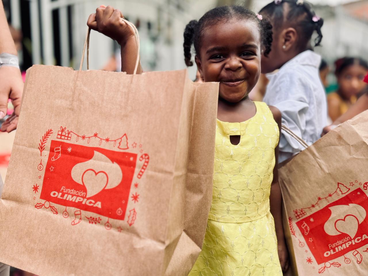 /olimpica-y-abaco-se-unen-para-llevar-esperanza-y-sonrisas-en-navidad